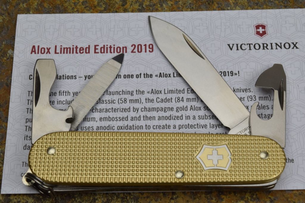 Champagner-Gold Victorinox Pioneer 93 mm Alox Limited Edition 2019