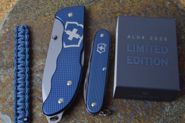 Vic PiX 2026 Glacial Blue Evoke box
